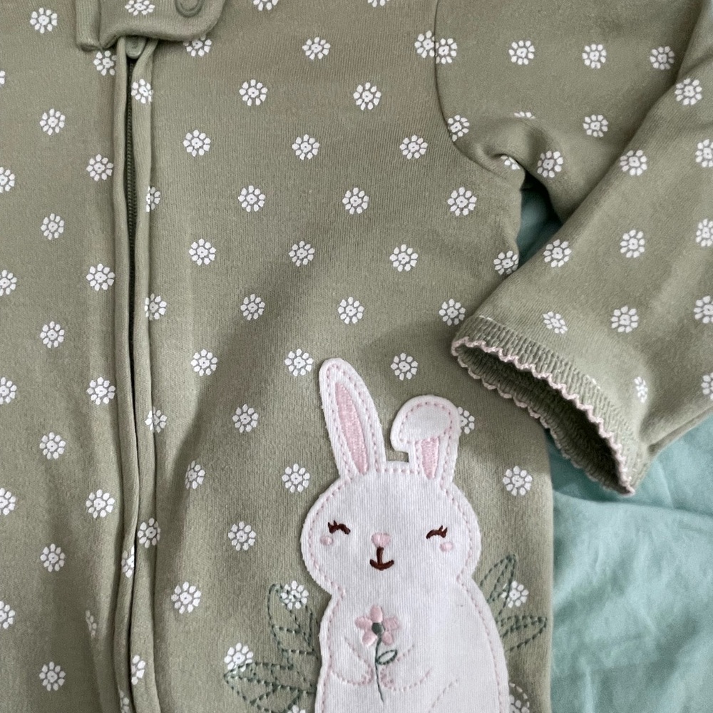 NEW Carter’s Bunny Footed  Cotton Jersey Sleeper 2 way zip Appliqué 6M - Picture 2 of 5